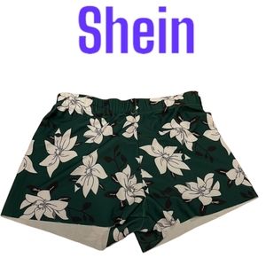 Shein Green floral Shorts, women's small